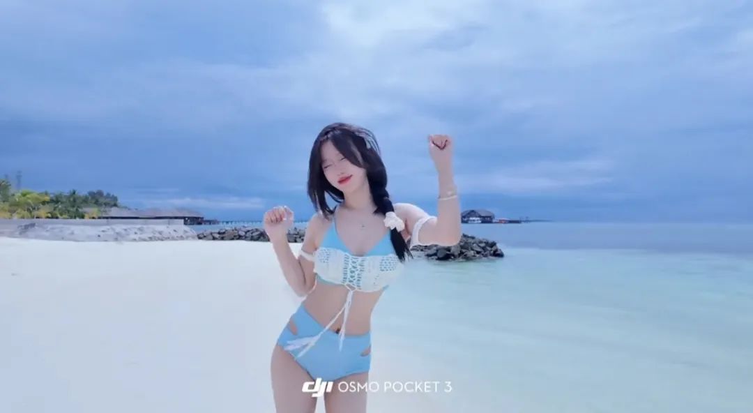 游戏女主播呆妹儿称想去泰国旅游,网友辣评:性感呆妹儿,在线发牌?