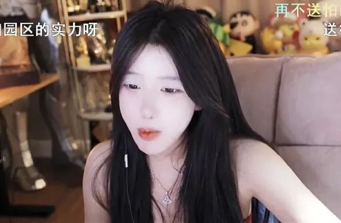 游戏女主播呆妹儿称想去泰国旅游,网友辣评:性感呆妹儿,在线发牌?