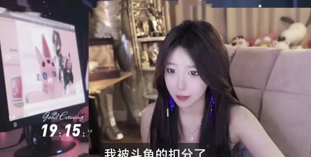 游戏女主播呆妹儿称想去泰国旅游,网友辣评:性感呆妹儿,在线发牌?