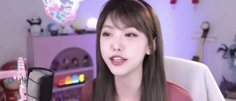 周淑怡谈及人称“中专妹”,称如果当初好好读书,岂不是清华北大随便挑,网友你现在可以找高富帅,周淑怡回应:你白银还想找钻石?