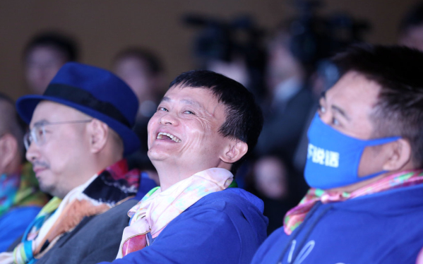 文章情感风波回应媒体:底气来自家人和圈内资源