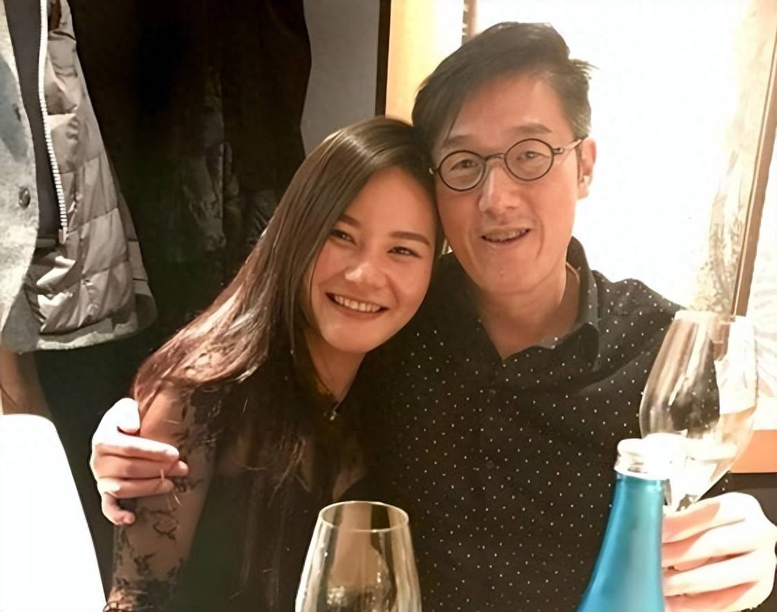 67岁港商与网红婚外情9年 女方5年4胎原配不知