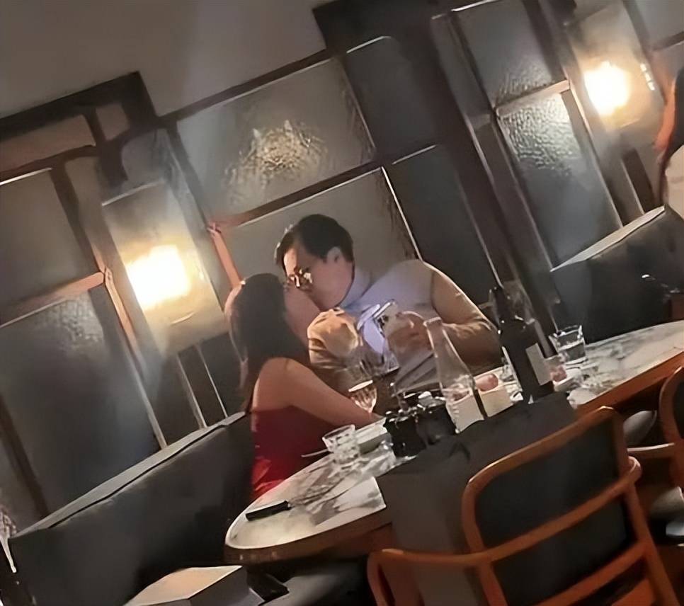 67岁港商与网红婚外情9年 女方5年4胎原配不知
