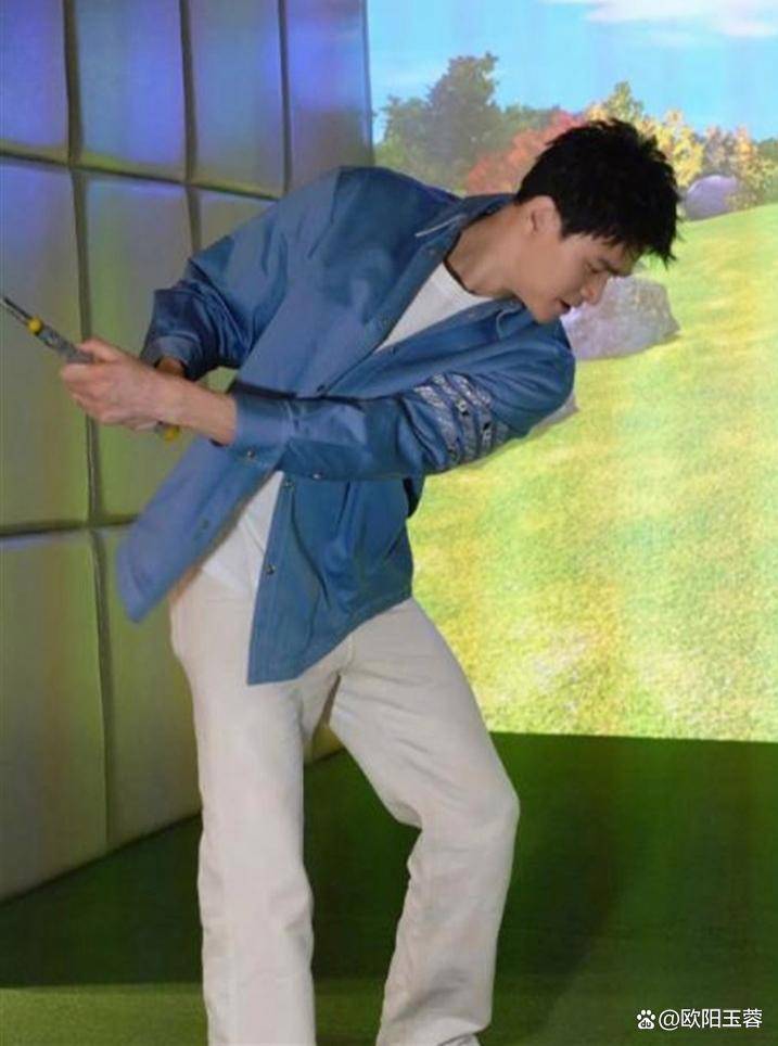 孙杨代言翻车:望远镜拿反,百万广告成笑话