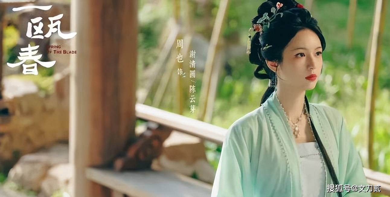 女顶流卧室拥吻男友被拍!男方身份被扒