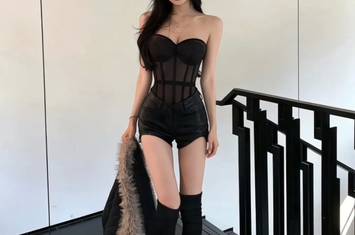 何秋亊抄袭争议：撞衫还是模仿？网红创意引热议