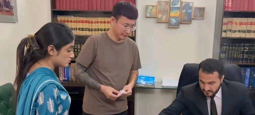 杨二狗分手费反转 网红卓越被揭底内讧