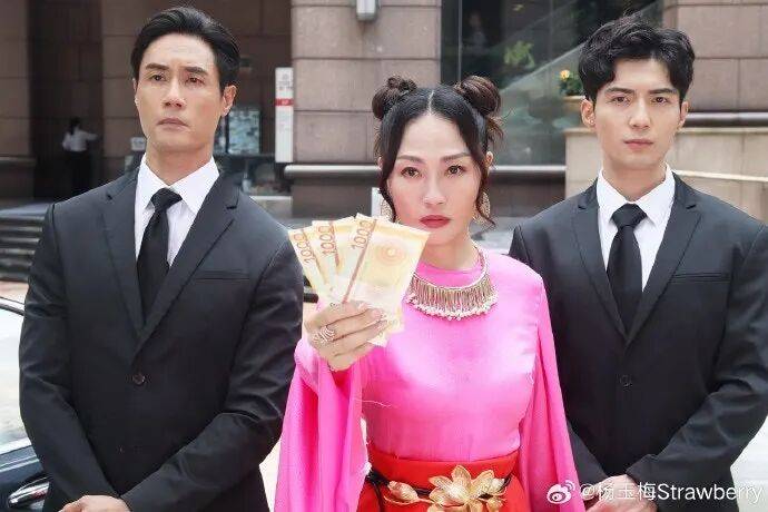 杨玉梅曝潜规则:拒绝富豪、拉黑中间人引热议