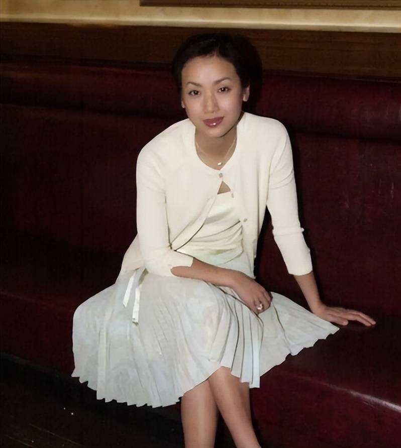香港第一美女拒刘德华求婚,遭家暴12年