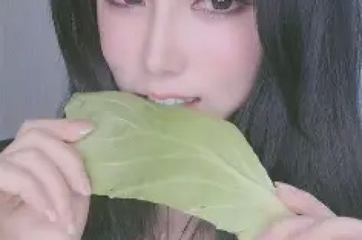 明星外籍女友遭家暴 网友齐呼严惩
