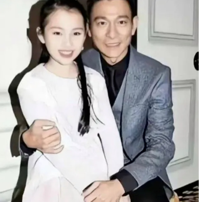 刘德华女儿近照曝光，网友：星二代颜值新纪录
