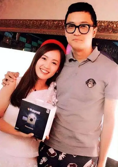 38岁马蓉新生活：离婚后千万财产，金发颜值飙升